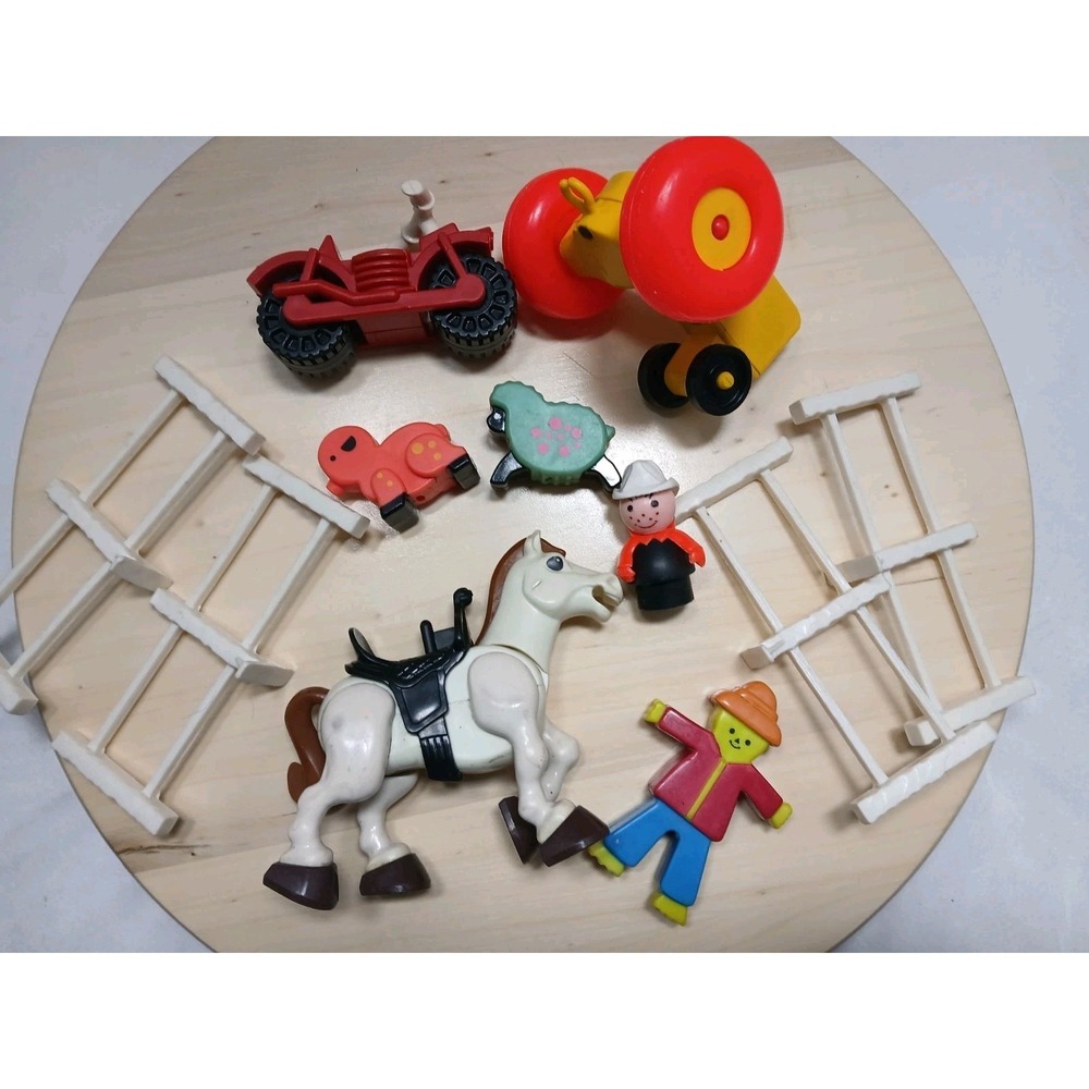 Mixed Lot‎ of vintage little people fisher price figures And Fence Pieces